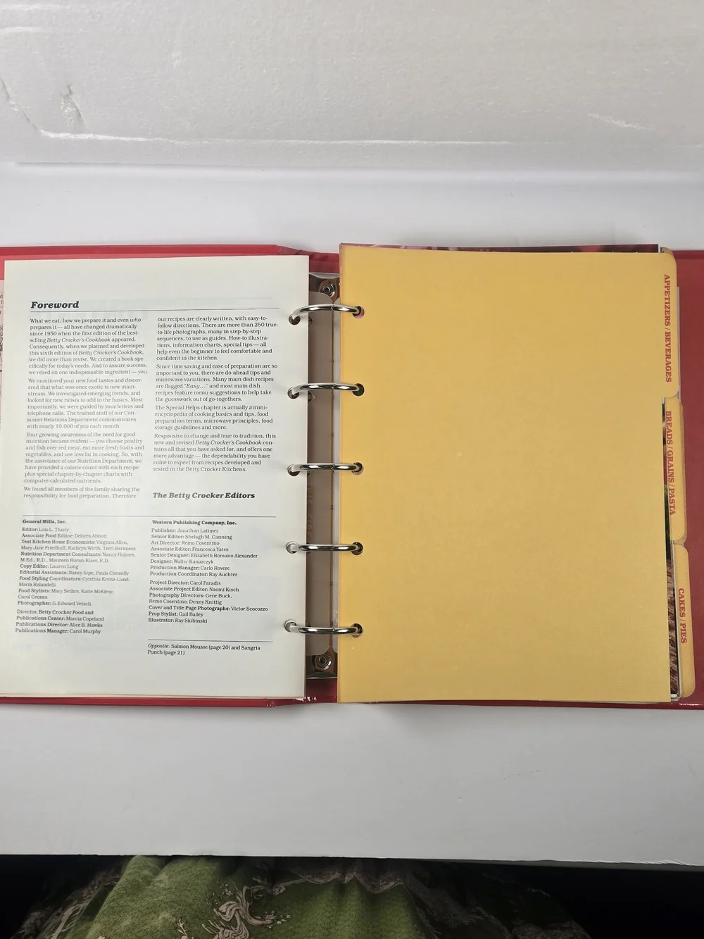 Vintage Betty Crocker's Cookbook 1986 First Printing Hardcover Ring Bound Binder